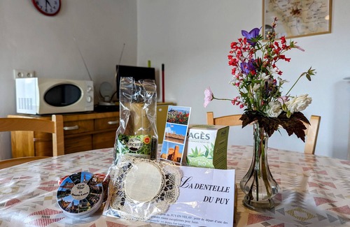 Polignac Cabaña | Acogedor Gîte en Polignac: Historia, Naturaleza y Comodidad cerca de Puy-en-Velay