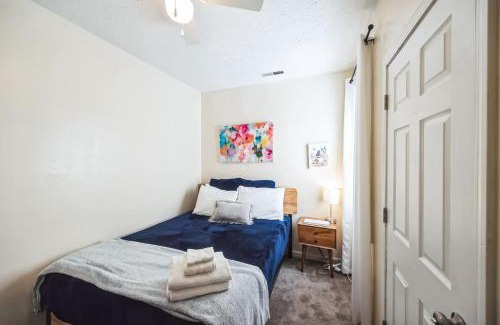 Ludlow Casa | Charming Getaway on Ash St- Minutes from Cinci