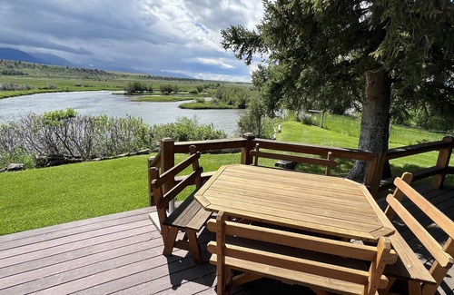 Ennis Casa | Charming Getaway on the Banks of the Madison River