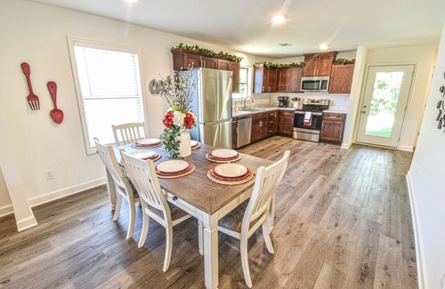 Tuscaloosa Casa | Charming Getaway ★ Perfect for Game Day and Campus Visit ★ Parking 2 Car Garage