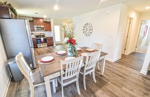 Tuscaloosa Casa | Charming Getaway ★ Perfect for Game Day and Campus Visit ★ Parking 2 Car Garage