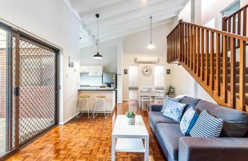 East Victoria Park Casa | Charming Getaway Steps from Attractions & Amenities