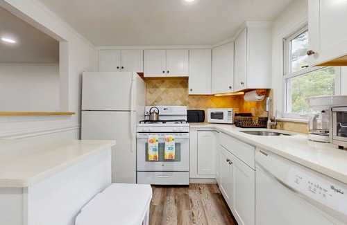 South Yarmouth Casa | Charming getaway with great location, sunroom & quiet nights around the firepit