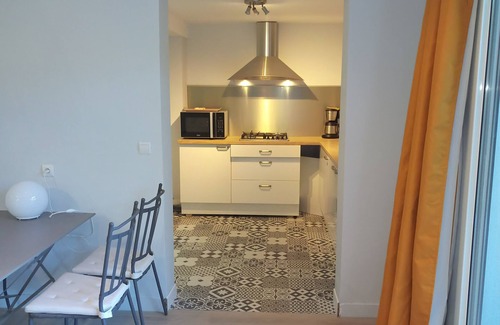 Castelnau-le-Lez Apartamento | Charming gîte with large swimming pool, surrounded by vineyards, close to beaches.