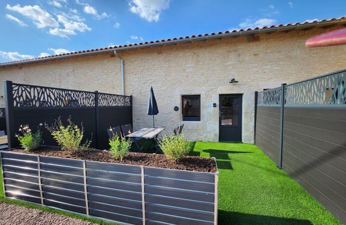 Saint-Pierre-d'Exideuil Casa | Charming gîte with swimming pool