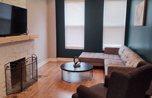 Bronzeville Casa | Charming grand 3-bedroom house in historic Bronzeville, Chicago.