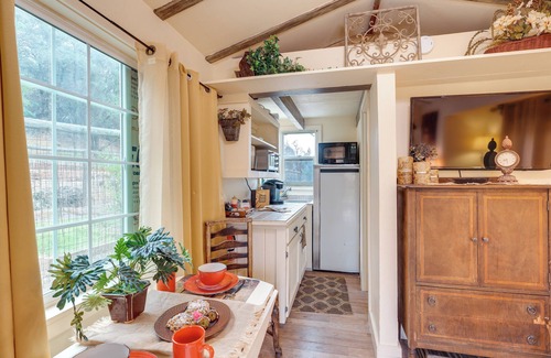 Cedar Ridge Apartamento | Charming Grass Valley Studio w/ Deck & Pond Access
