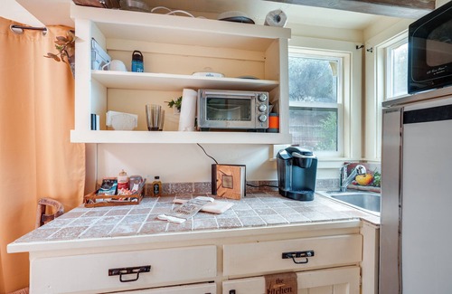 Cedar Ridge Apartamento | Charming Grass Valley Studio w/ Deck & Pond Access