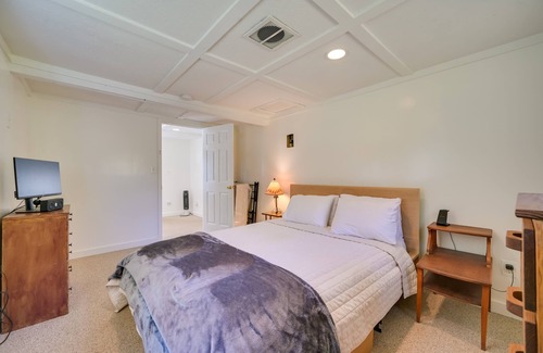 Great Cacapon Cabina | Charming Great Cacapon Cabin w/ Screened-In Porch!