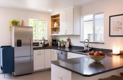 Phinney Ridge Casa | Charming Green Lake Bungalow with family Zoo passes!