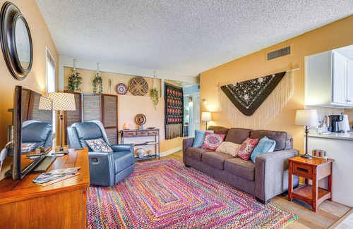 Green Valley Casa | Charming Green Valley Townhome w/ Community Pool!