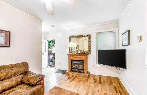Hammondsport Apartamento | Charming, Ground-Floor Getaway w/ a Kitchenette, Free WiFi, & a Furnished Deck