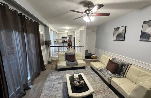 Oakville Casa | Charming Group Getaway Home Near the Lake – Perfect for Holidays & Reunions!