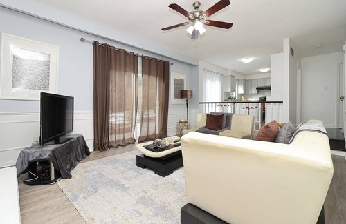 Oakville Casa | Charming Group Getaway Home Near the Lake – Perfect for Holidays & Reunions!
