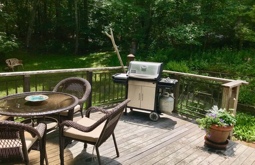 Vineyard Haven Casa | Charming Guest House near Lambert's Cove Beach