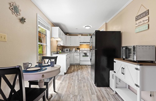 Marshall Cabaña | Charming Guest House – 1BR + Sleeping Nook, Full Kitchen, Gazebo, & Boat Parking