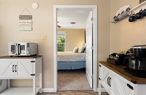 Marshall Cabaña | Charming Guest House – 1BR + Sleeping Nook, Full Kitchen, Gazebo, & Boat Parking