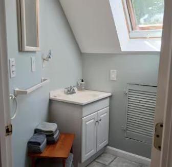 West Kingston Apartamento | Charming Guest House!