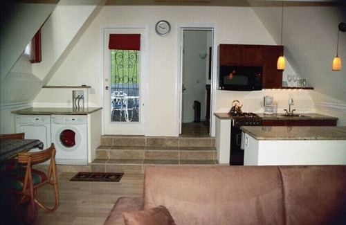 Studio City Casa | Encanto Casa con Loft Disponible