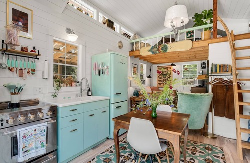 North Chesterfield Cabaña | Charming Guesthouse at Historic Bon Air Estate with WiFi, AC
