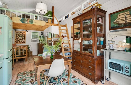 North Chesterfield Cabaña | Charming Guesthouse at Historic Bon Air Estate with WiFi, AC