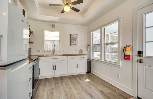 Long Beach Cabaña | Charming Gulf Coast Cottage - 1 Mile to the Coast!