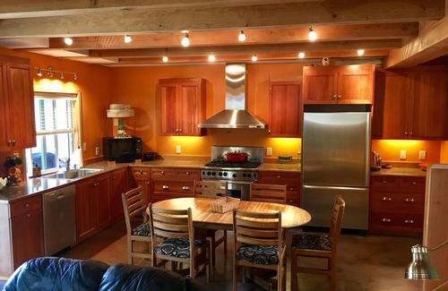 Warrenton Casa | Retiro costero artesanal con encanto
