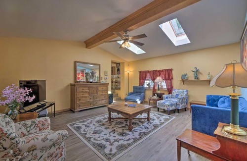 Lisbon Casa | Charming Hanoverton Cottage on Guilford Lake!