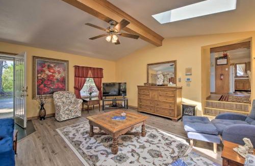 Lisbon Casa | Charming Hanoverton Cottage on Guilford Lake!