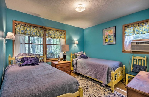 Penrose Cabaña | Hendersonville Cottage con encanto w / Porches y vistas!
