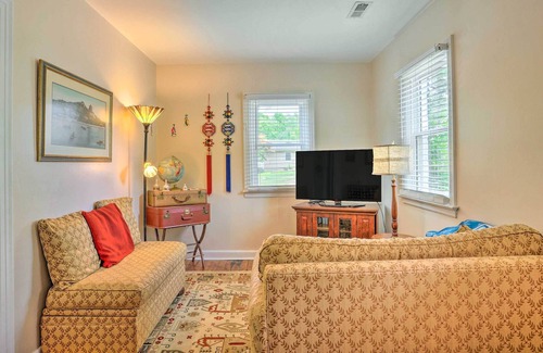 Lakeside Cabaña | Charming Henrico Cottage w/ Yard + Fire Pit!