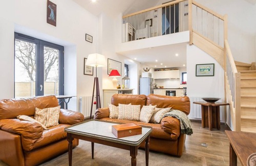 Portbail Cabaña | Casa acogedora para dos en colina con vistas, jardín privado y cocina equipada