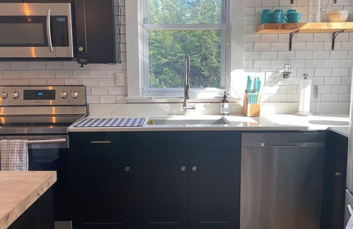 Old Wethersfield Historic District Casa | Charming Historic Owl House in Old Wethersfield