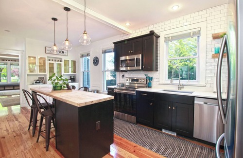 Old Wethersfield Historic District Casa | Charming Historic Owl House in Old Wethersfield