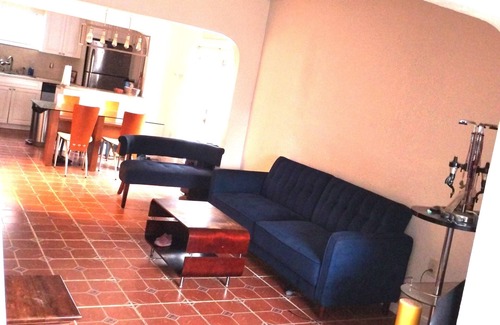 Little Ranches Casa | Charming Historic 2-Bedroom Bungalow-Fantastic by Downtown Hollywood w/ Wi-Fi,+