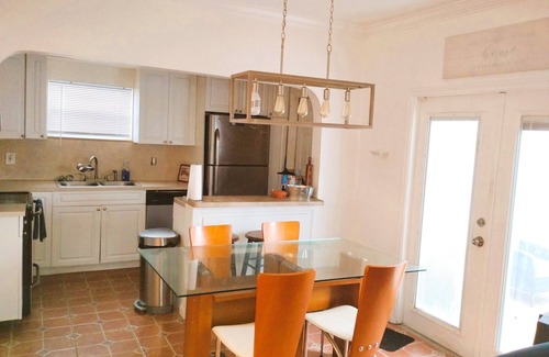 Little Ranches Casa | Charming Historic 2-Bedroom Bungalow-Fantastic by Downtown Hollywood w/ Wi-Fi,+
