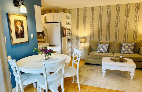 Amherstview Casa | Charming historic 2-bedroom coachhouse in Kingston