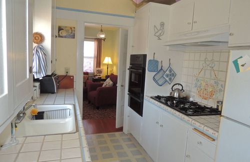 Morro Bay Cabaña | Cottage con encanto e histórico de playa - Oasis en el corazón del centro