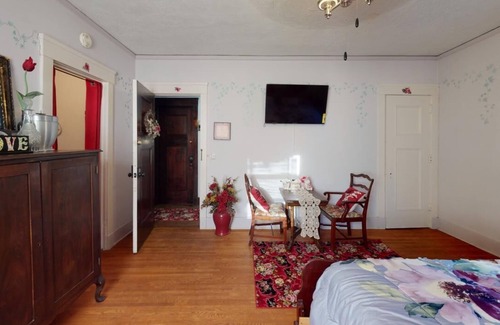 Wausau Cama Y Desayuno | Charming, historic bed & breakfast in delightful Wausau with WiFi, AC & parking