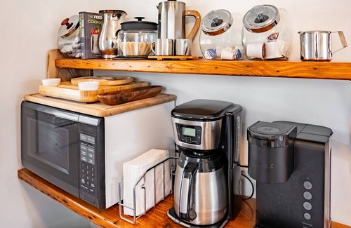 St. Elmo Improvement League Casa | Charming Historic Carriage House