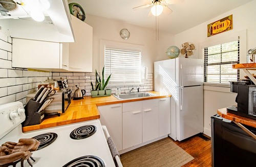 St. Elmo Improvement League Casa | Charming Historic Carriage House