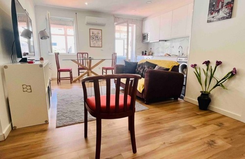 Bonfim Condominio | Charming Historic Center Oporto Apartment Balcony a 5 min da Ribeira e Aliados