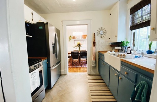 Franklin Cabaña | Charming Historic Cottage downtown Franklin