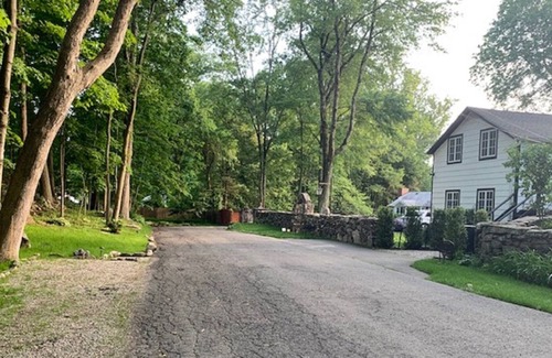 Westport Cabaña | Encantadora casa histórica perfectamente conservada en Westport, CT, cerca de la ciudad de Nueva York