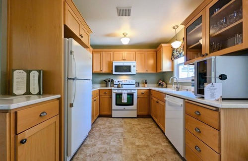 Dayton Cabaña | Charming Historic Cottage on Vineyard