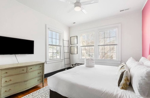 Cannonborough Elliotborough Casa | Charming Historic Downtown Abode! King Street