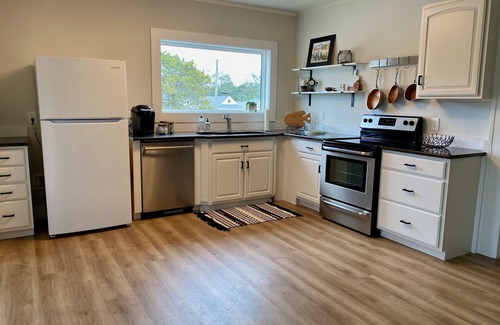 Southeast Pensacola Apartamento | Charming historic family friendly 3BR — 15 min from the beach!