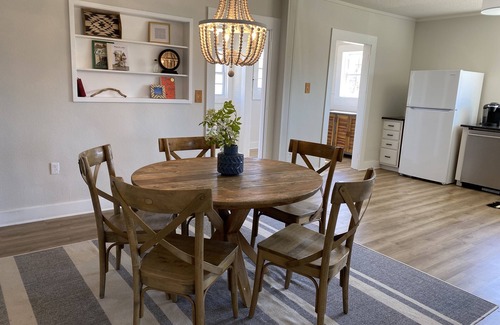 Southeast Pensacola Apartamento | Charming historic family friendly 3BR — 15 min from the beach!