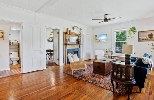 Hurdle Mills Casa | Charming historic farm house