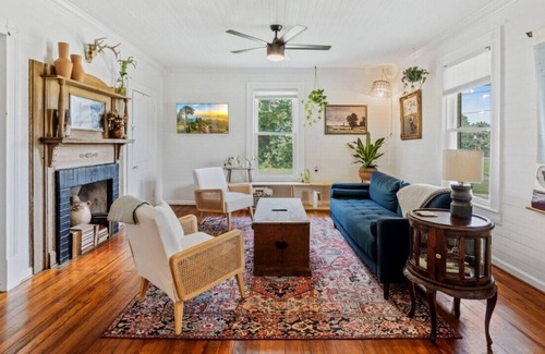 Hurdle Mills Casa | Charming historic farm house